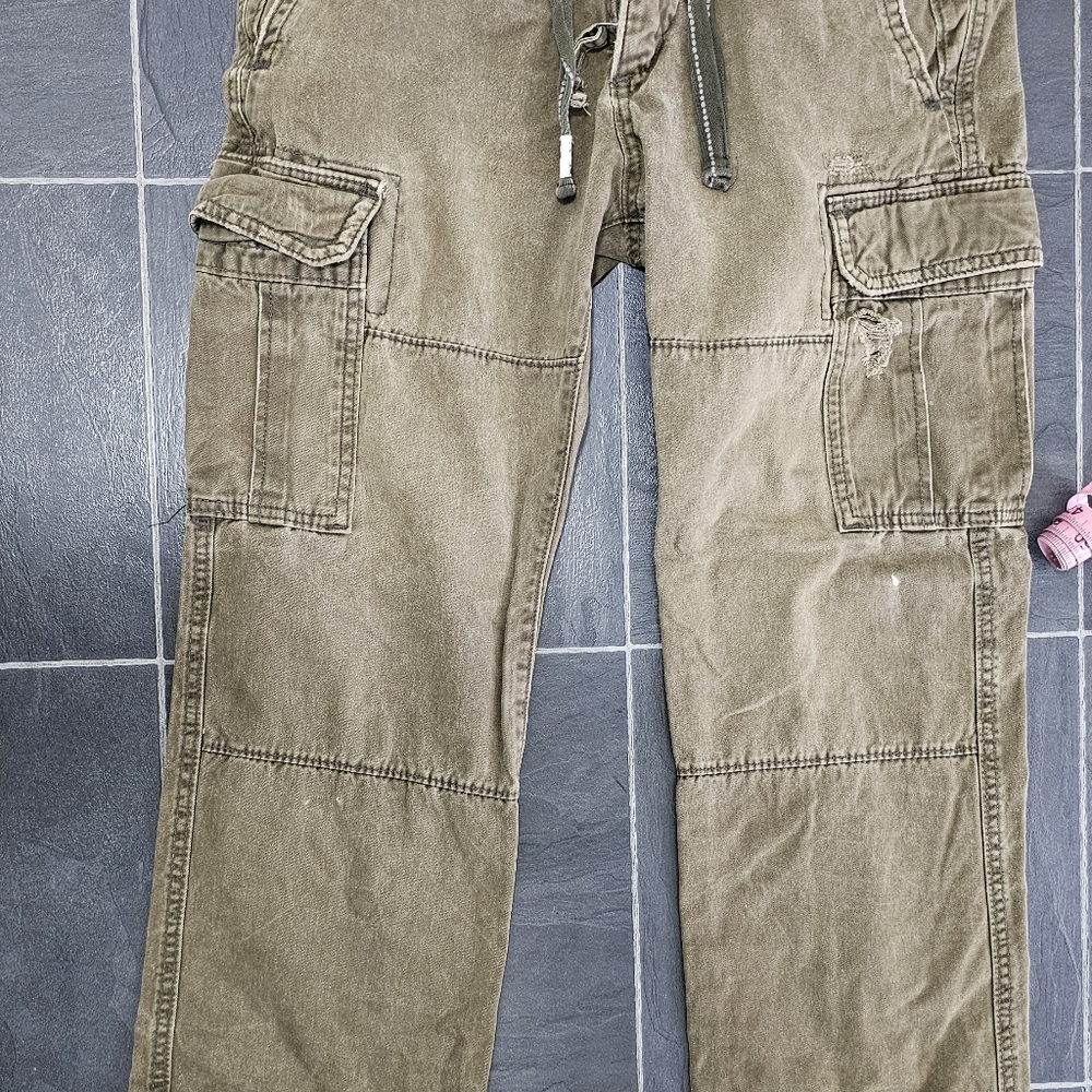 Abercrombie and Fitch Distressed Cargo Pnats 32x30